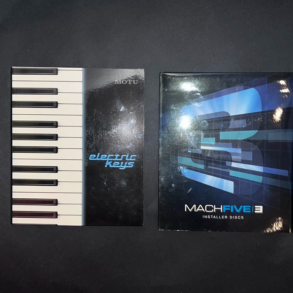 Electric Keys and MachFive 3 Installer Disc - Black and Blue
